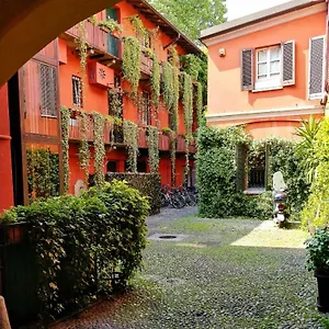 - Alzaia Naviglio Grande Appartement